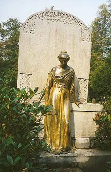 Bronzeplastik Johannisfriedhof Dresden (restauriert 2001)