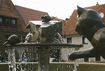 Marktbrunnen im Vorwerk (Käsemarkt) in Stolpen Plastiken getrieben aus Tombak